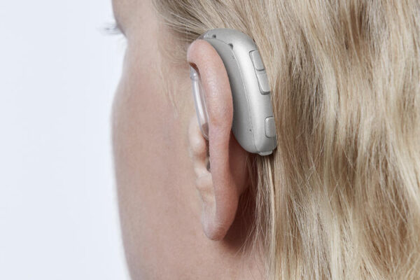 oticon xceed bte sp işitme cihazı arkadan gorunum